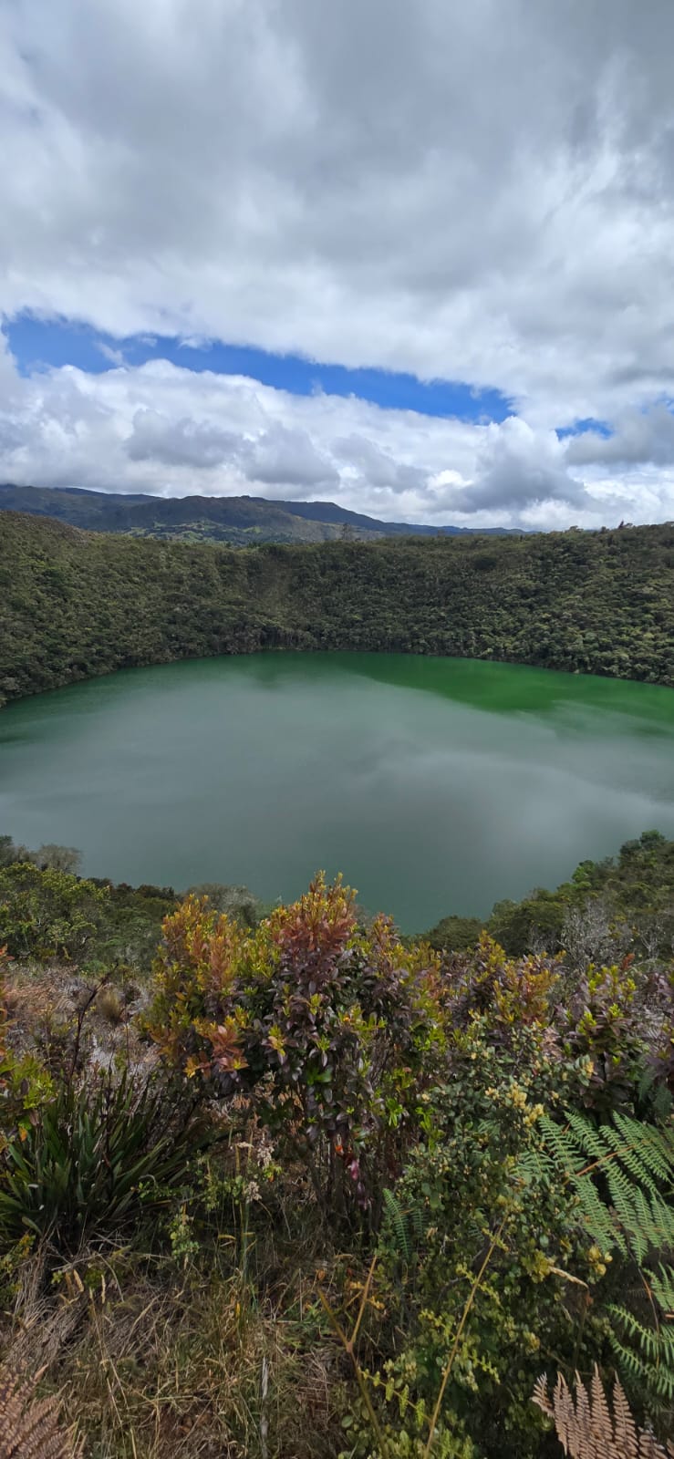 Tour a la Laguna de Guatavita y la Casa Loca desde Bogotá - Imagen 2
