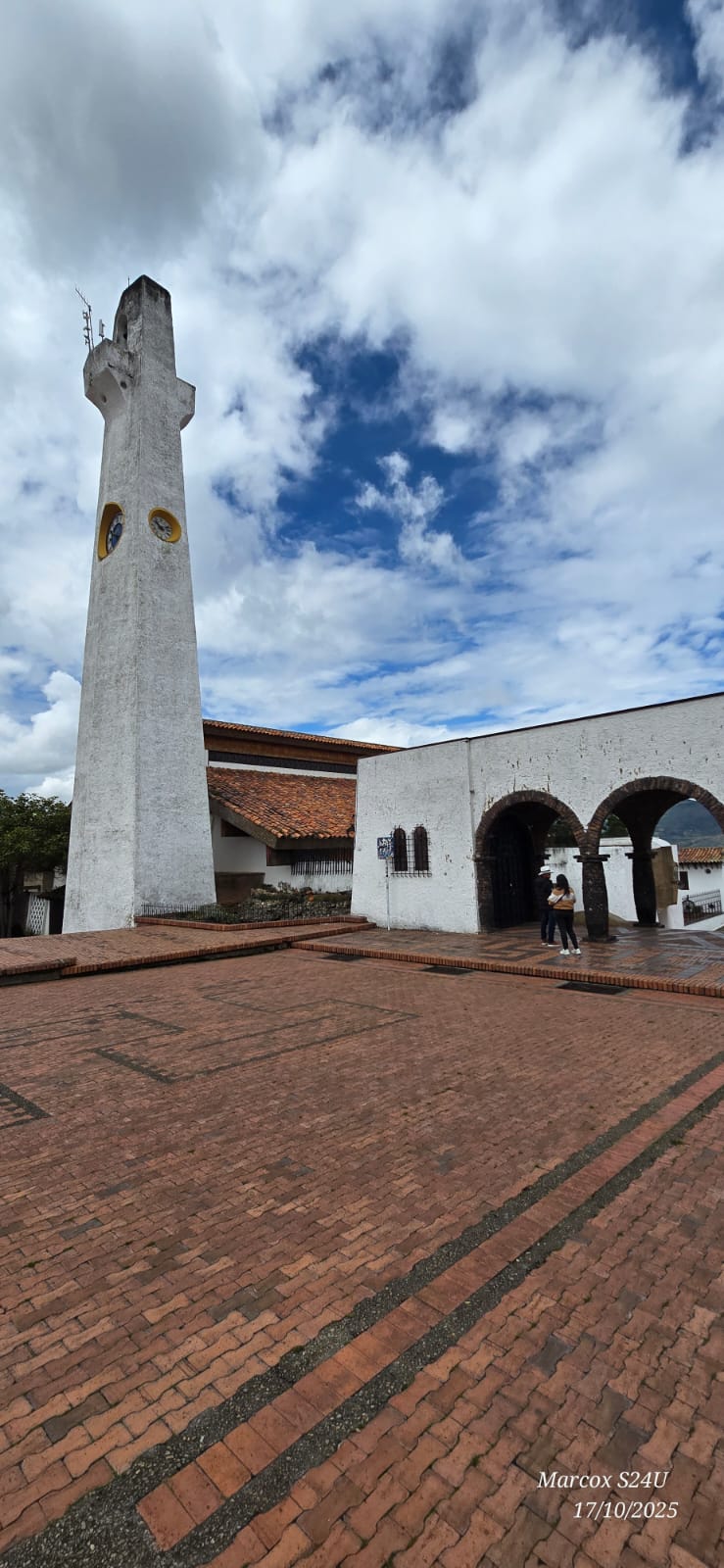 Tour a la Laguna de Guatavita y la Casa Loca desde Bogotá - Imagen 3